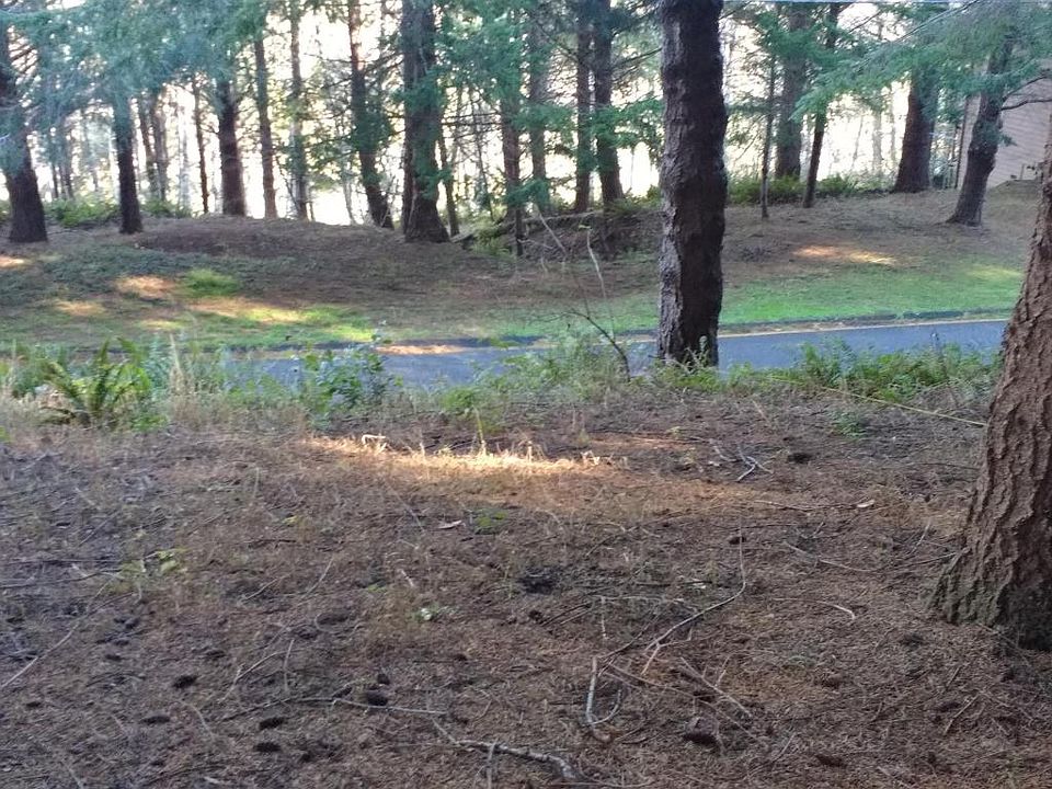 2nd image of 704 Beach Rd