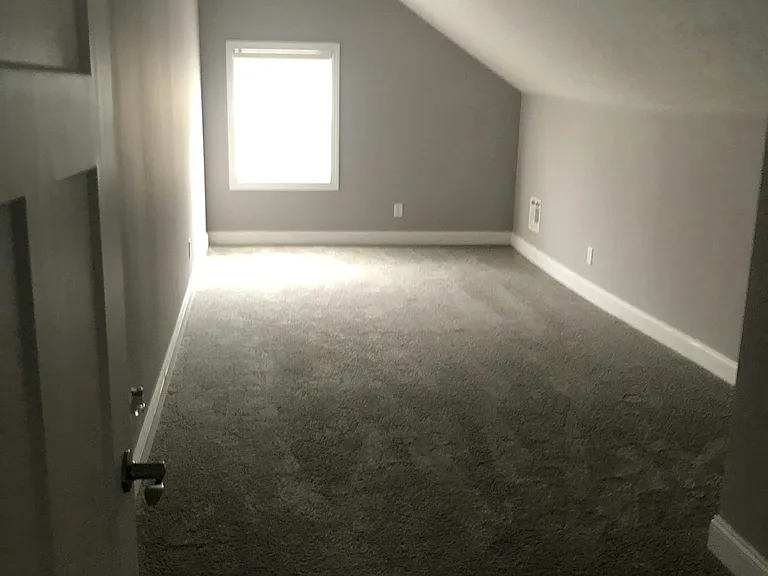 4th Bedroom (3rd floor)