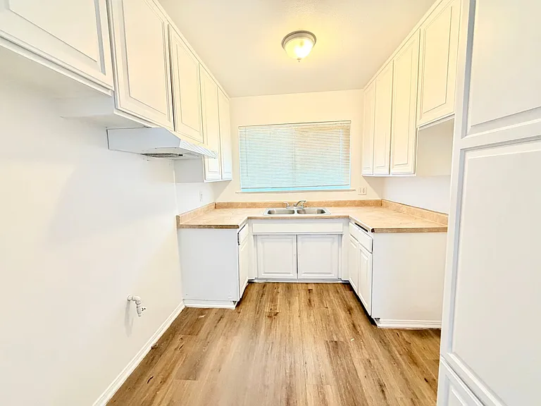 1514 N Hacienda Blvd — Photo 11