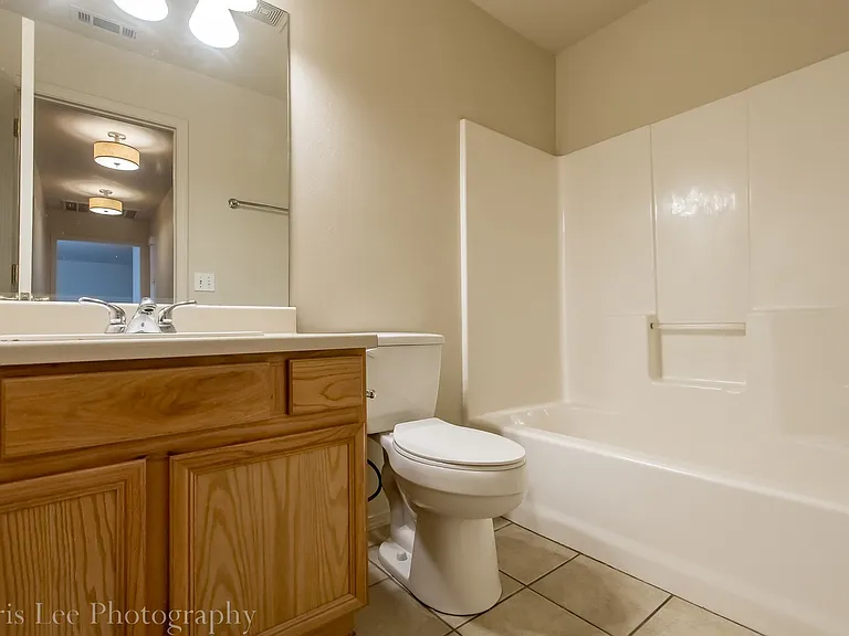 1278 N Heritage Ave — Photo 13
