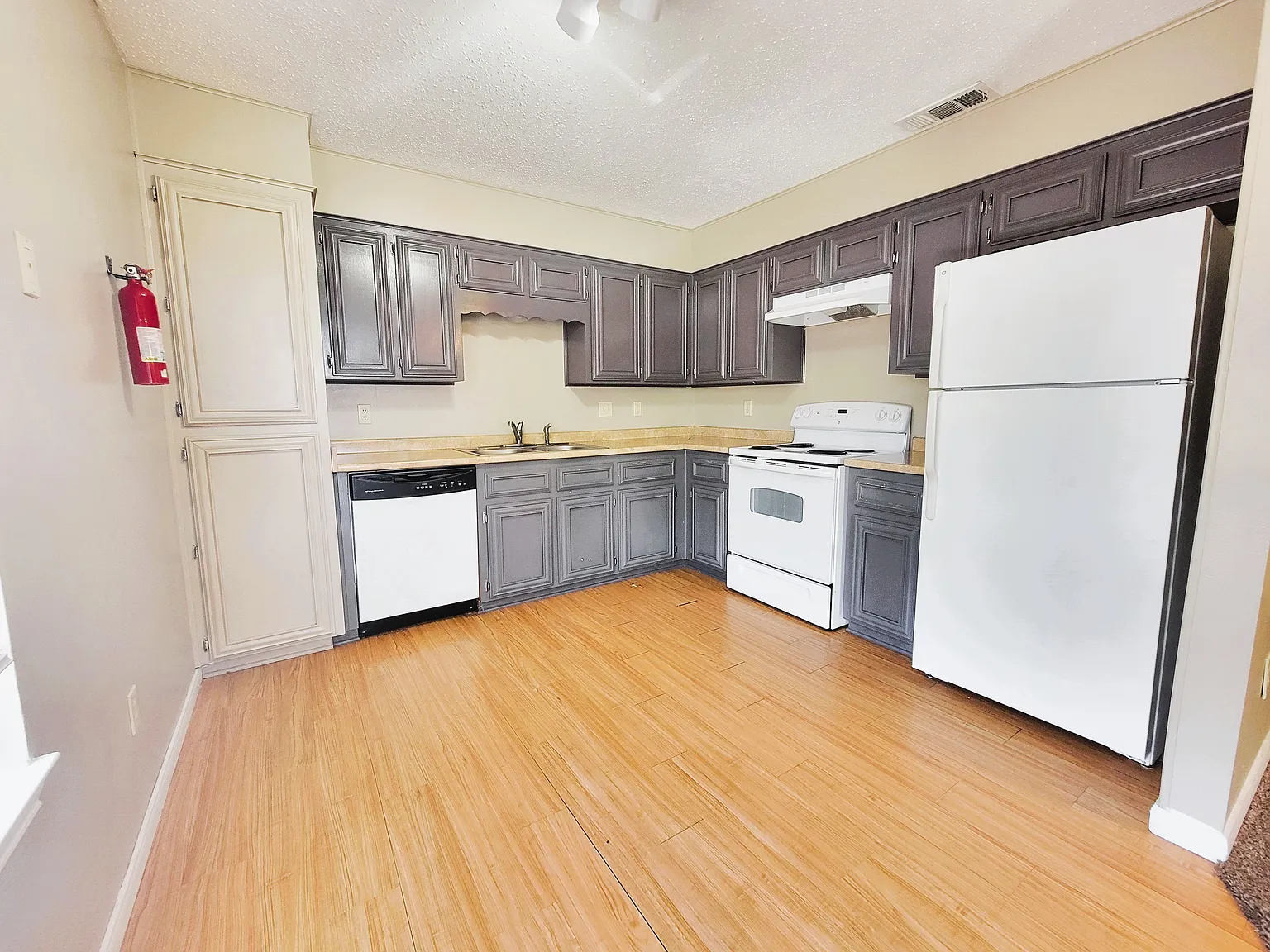 2 bed, 650 sqft, $865 — Photo 3