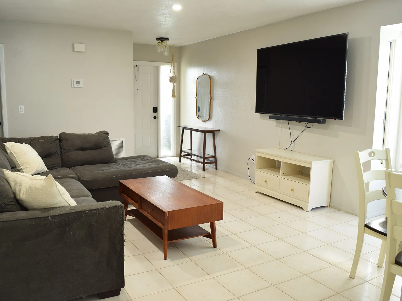3 bed, 2.0 bath, 1050 sqft, $2,250 — Photo 4