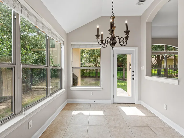 11709 Woodland Hills Trl — Photo 6