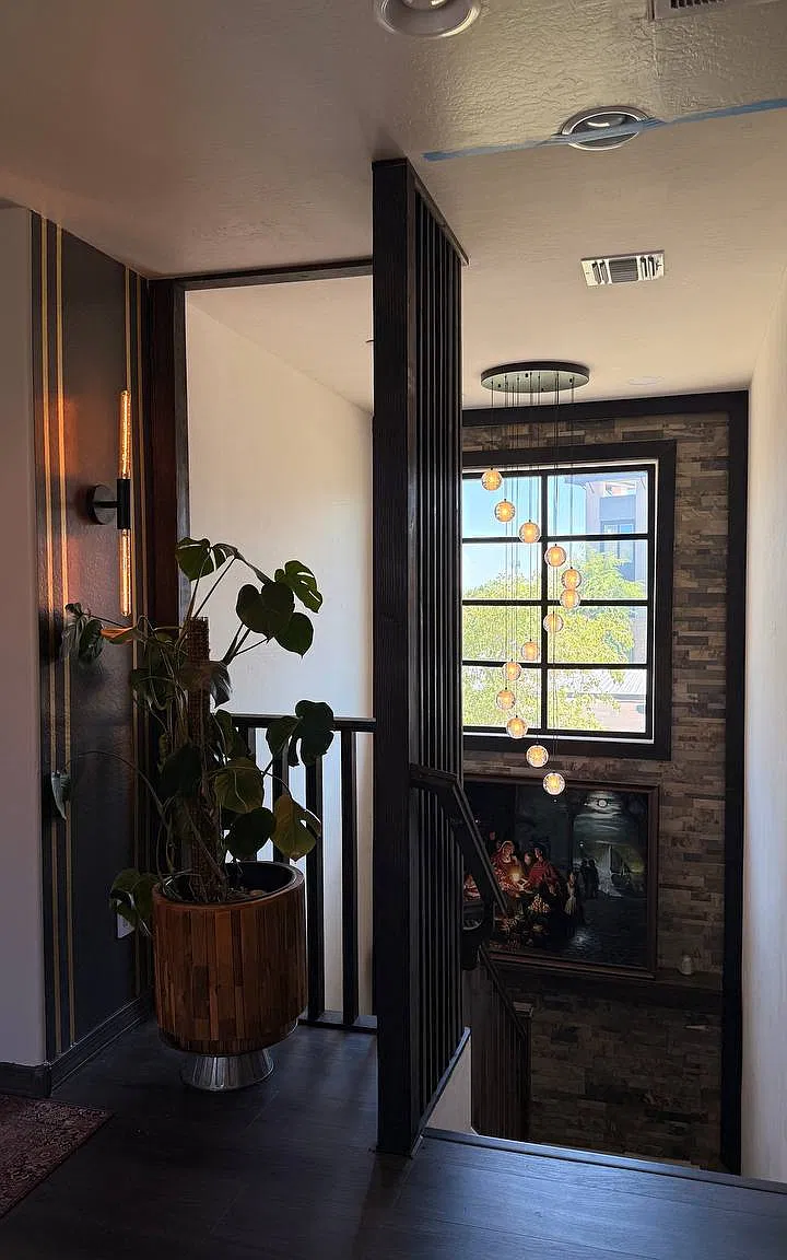 4 bed, 2.5 bath, 2050 sqft, $3,000 — Photo 2