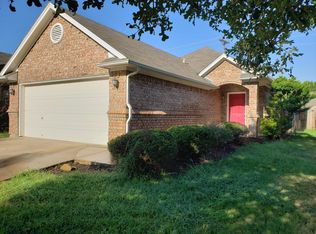 627 Stribling Cir, Azle, TX 76020