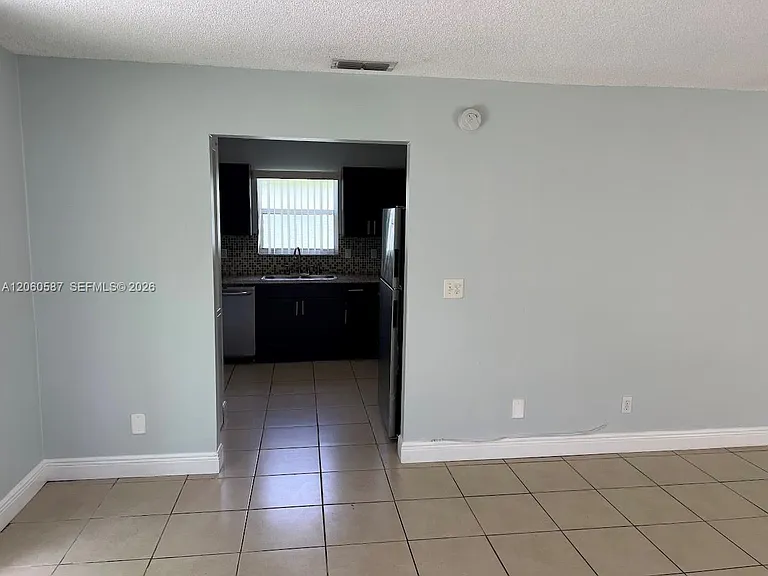 738 SW 9th St — Photo 29