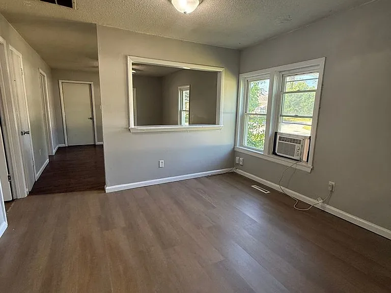 805 E Garfield St — Photo 3