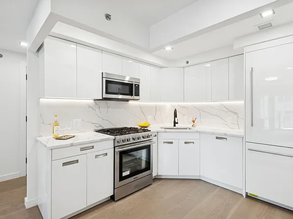 428 E 9th St #Penthouse 5, Brooklyn, NY 11218