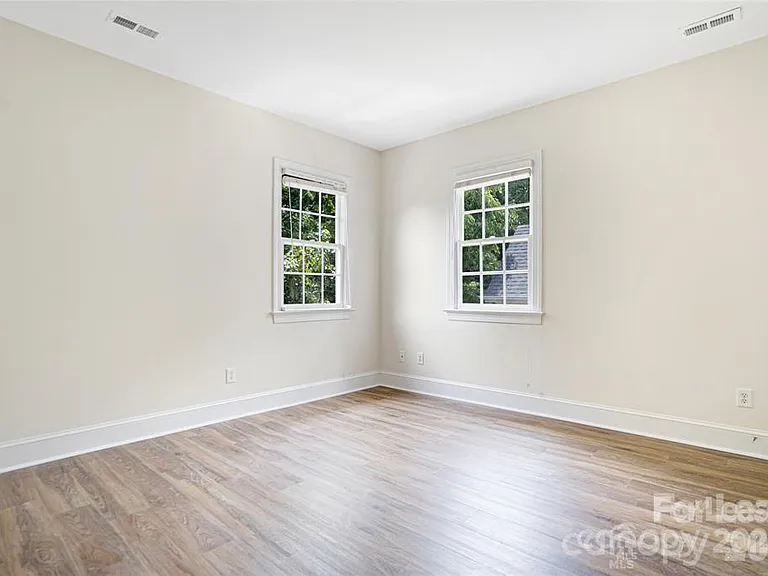 112 McConnell Dr — Photo 34