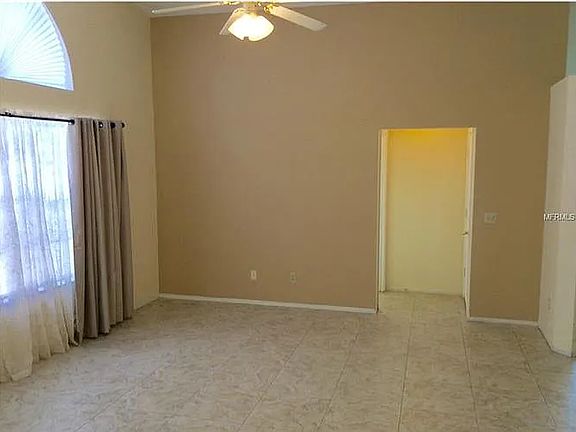 3rd image of 6435 Piccadilly Ln
