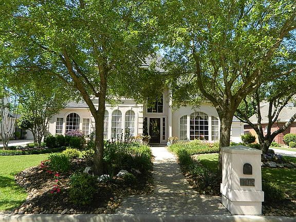 This home is meticulously maintained from curb gable.You gotta's see it!