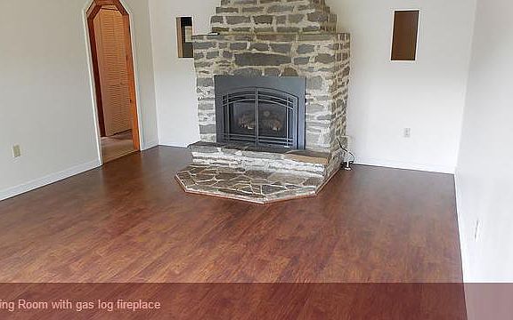 Living Room with gas fireplace