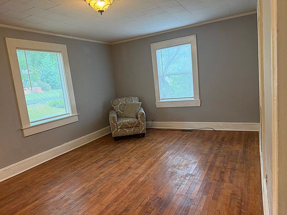 4th image of 10 Black St
