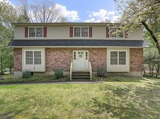 2 Sonia Ct, Airmont, NY