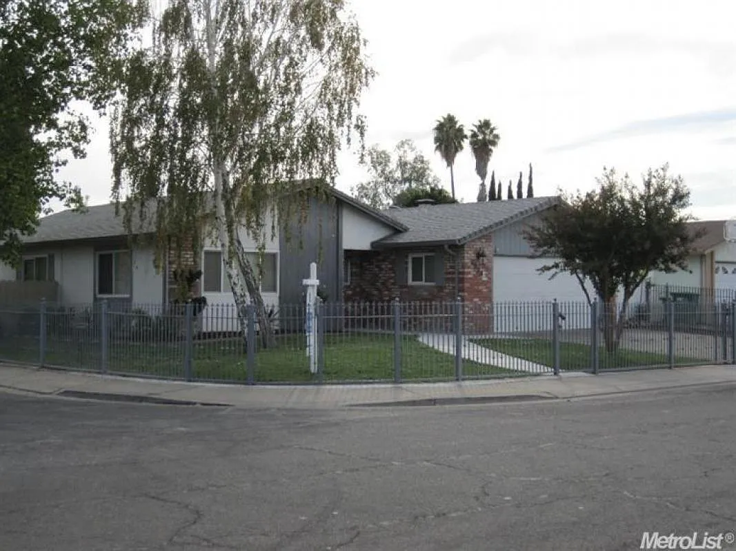 2258 Valmora Dr photo 1