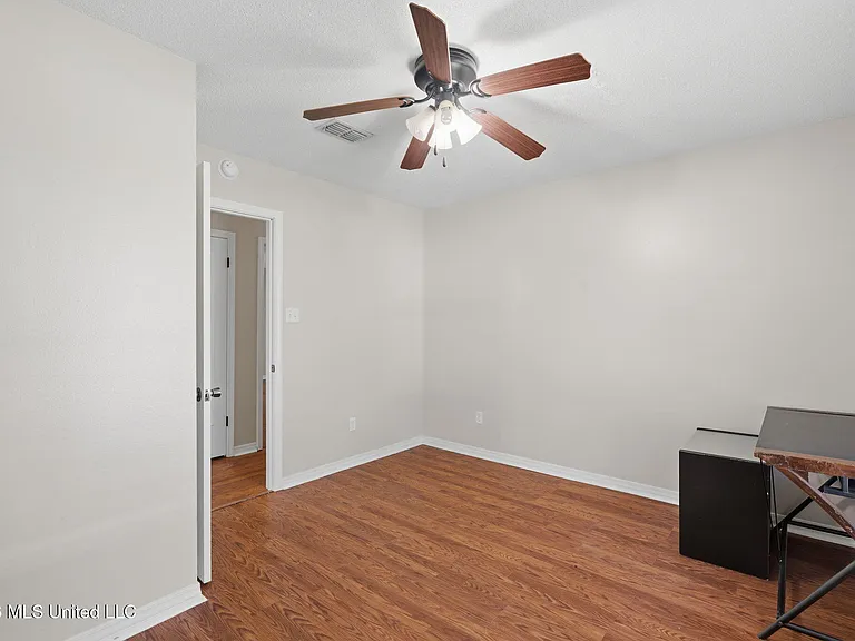 122 Booth Cir — Photo 22