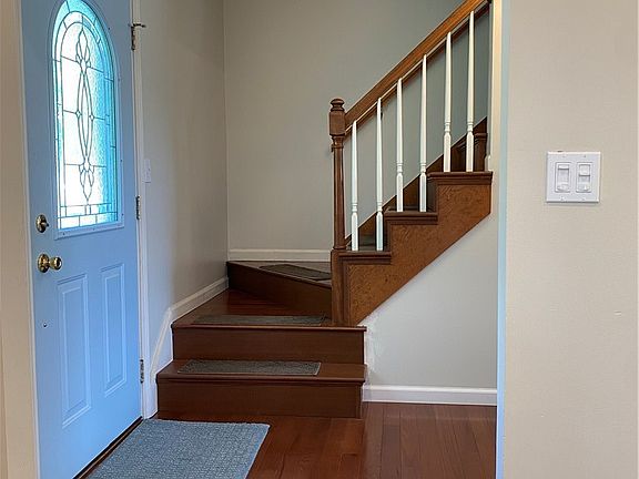 2nd image of 905 Tanglewood Dr