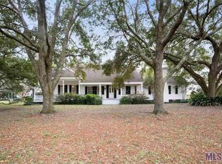 8411 N River Rd, Port Allen, LA 70767
