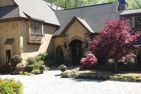 Beautiful European Estate Leases fully furnished pool house available for short term lease!