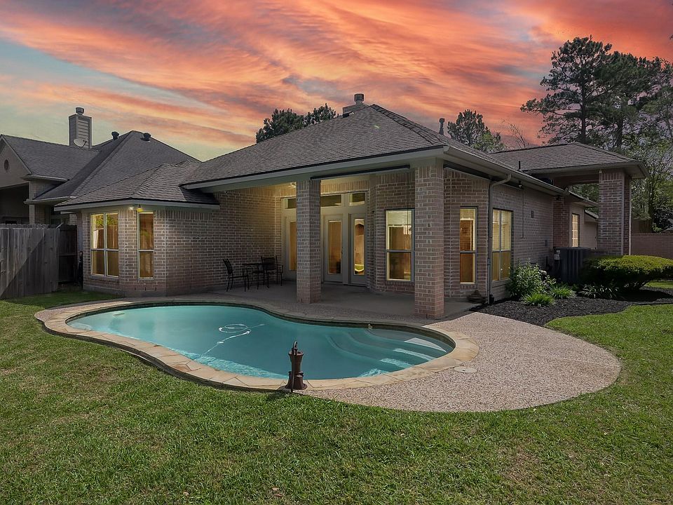 1st image of 15 Rockledge Dr