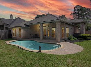 15 Rockledge Dr, Spring, TX 77382