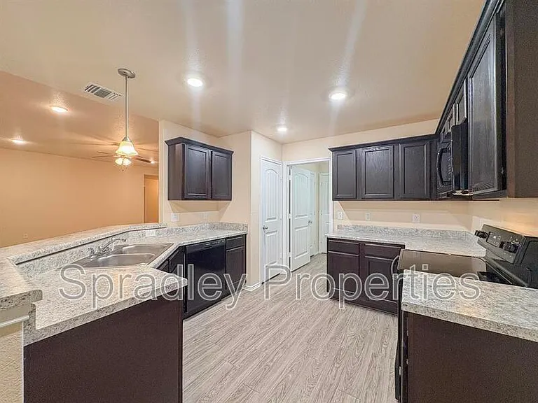 2214 Justice Dr — Photo 5