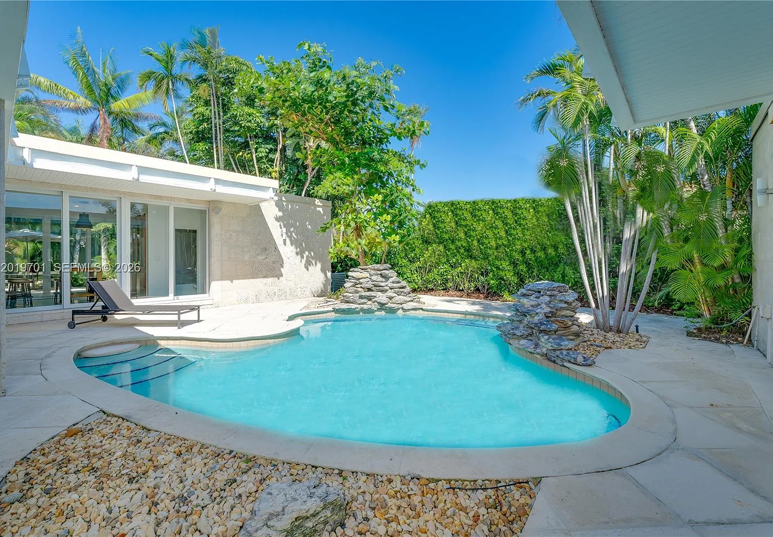 Hibiscus Island — Photo 4