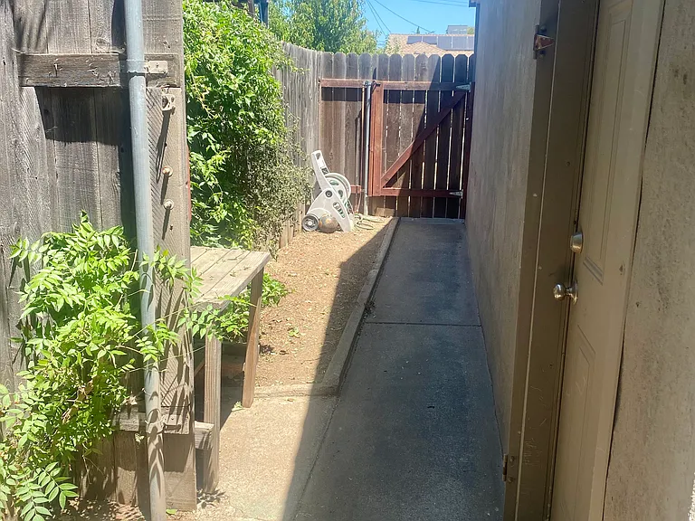 5550 40th Ave — Photo 3