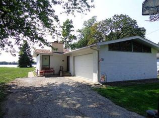 21 S Lake Ave, Grayslake, IL 60030