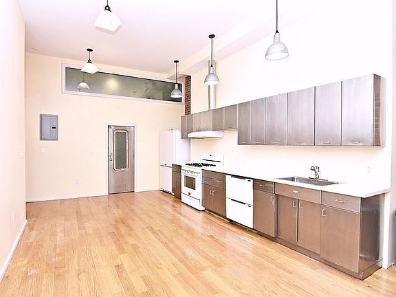 3rd image of 18 W 120th St #1