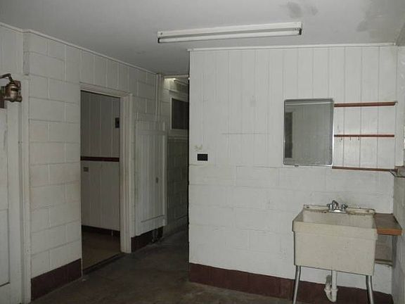 Main house - utility room