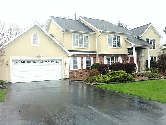 3rd image of 21 Silver Fox Dr