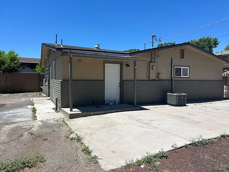 2405 E Dortha Ave — Photo 3