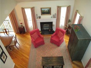 1407 Regent Dr, Mount Kisco, NY 10549