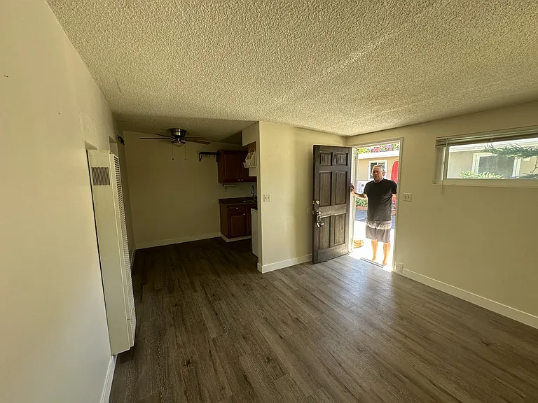 717 S Cedros Ave — Photo 3