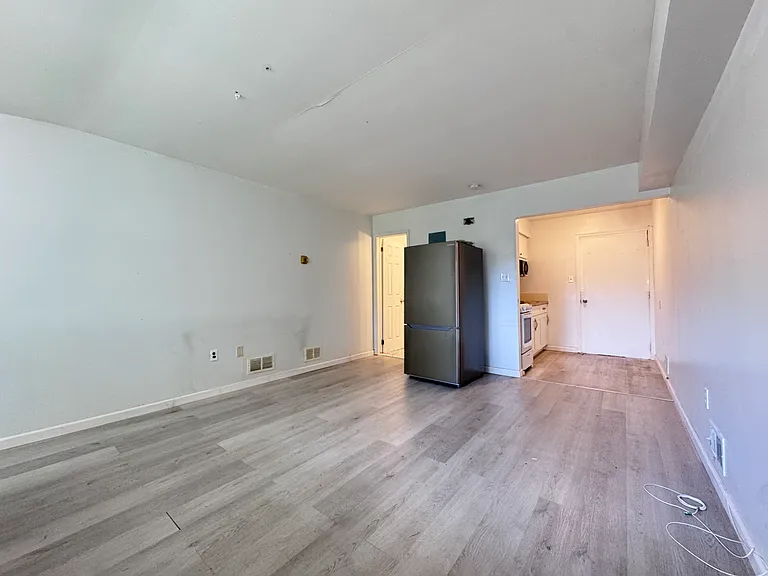 25 Fingerboard Rd #1F — Photo 2