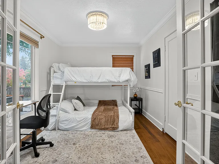 2615 Lancaster St — Photo 21