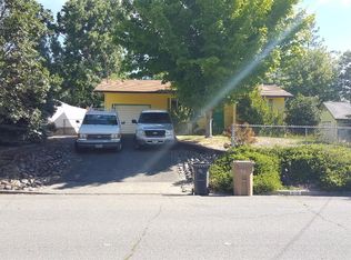 906 NW B St, Grants Pass, OR 97526