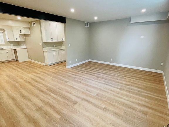 2nd image of 212 S Jackson St APT 4