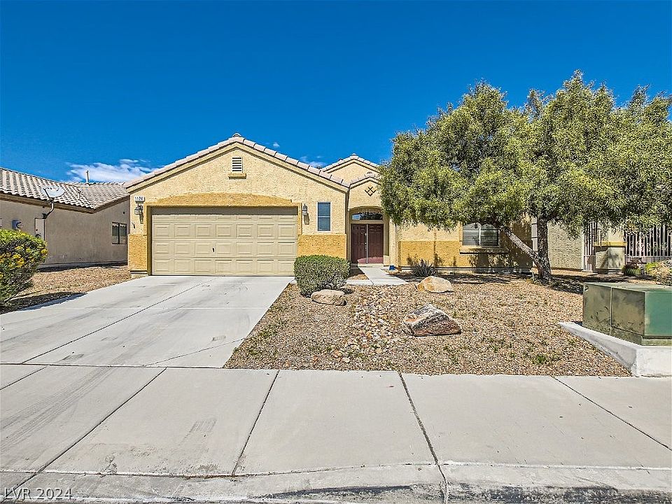 1st image of 1124 E El Campo Grande Ave