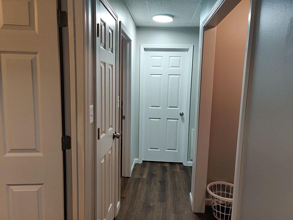 4th image of 1310 Queens Ct #B