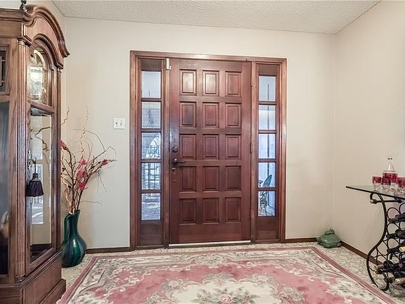 3rd image of 1605 Forest Glen Ct