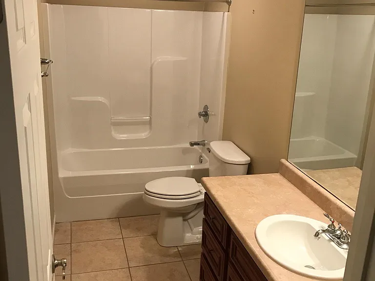 New Castle Dr NE — Photo 6