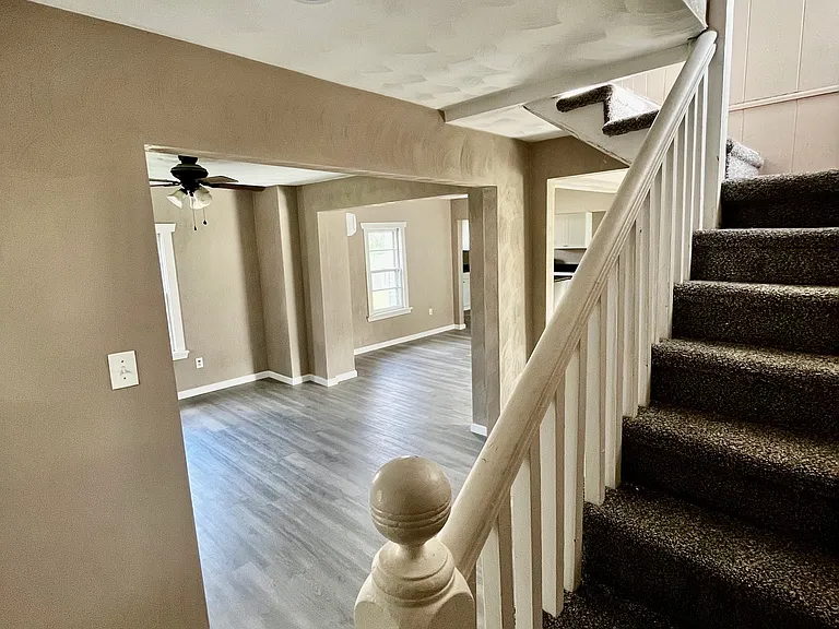 107 Lewis Ave — Photo 2