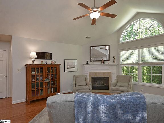 4th image of 215 Sunset Glory Ln