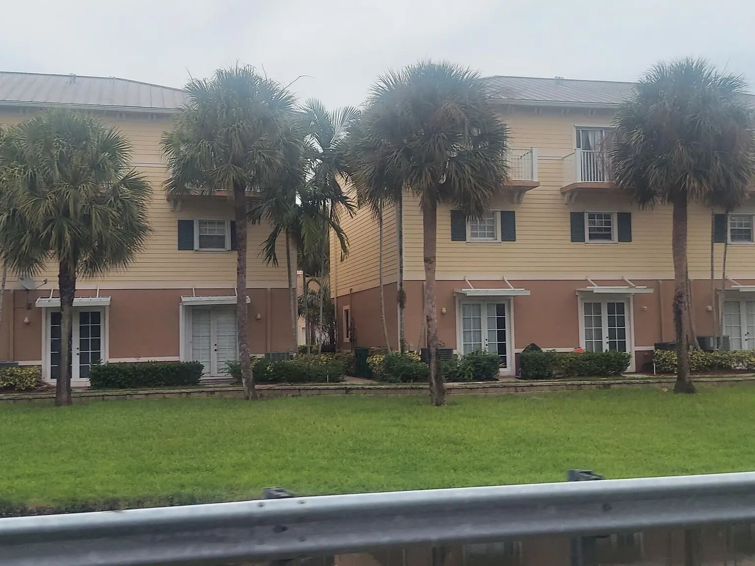 2 bed, 2.5 bath, 1185 sqft, $2,499 — Photo 2