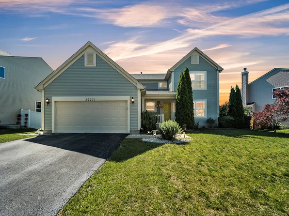 39371 Crofton Ln, Beach Park, IL 60083