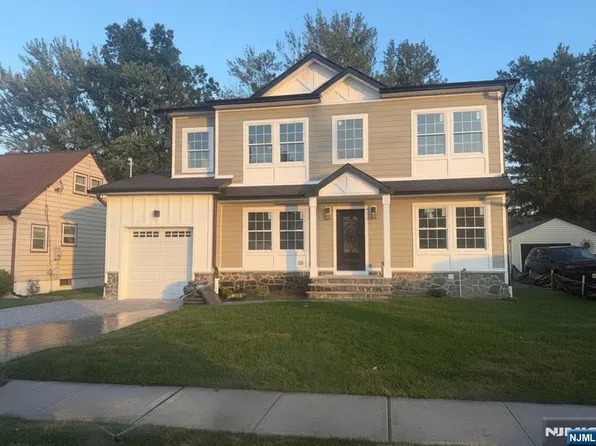 64 Alberta Dr, Saddle Brook, NJ 07663