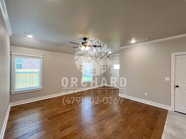 592 Bradford Dr — Photo 6