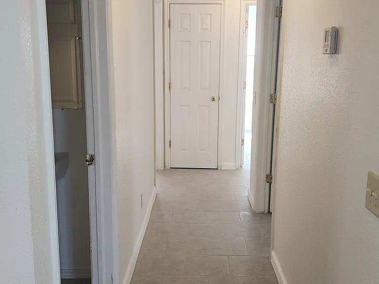 405 E Madison St — Photo 10